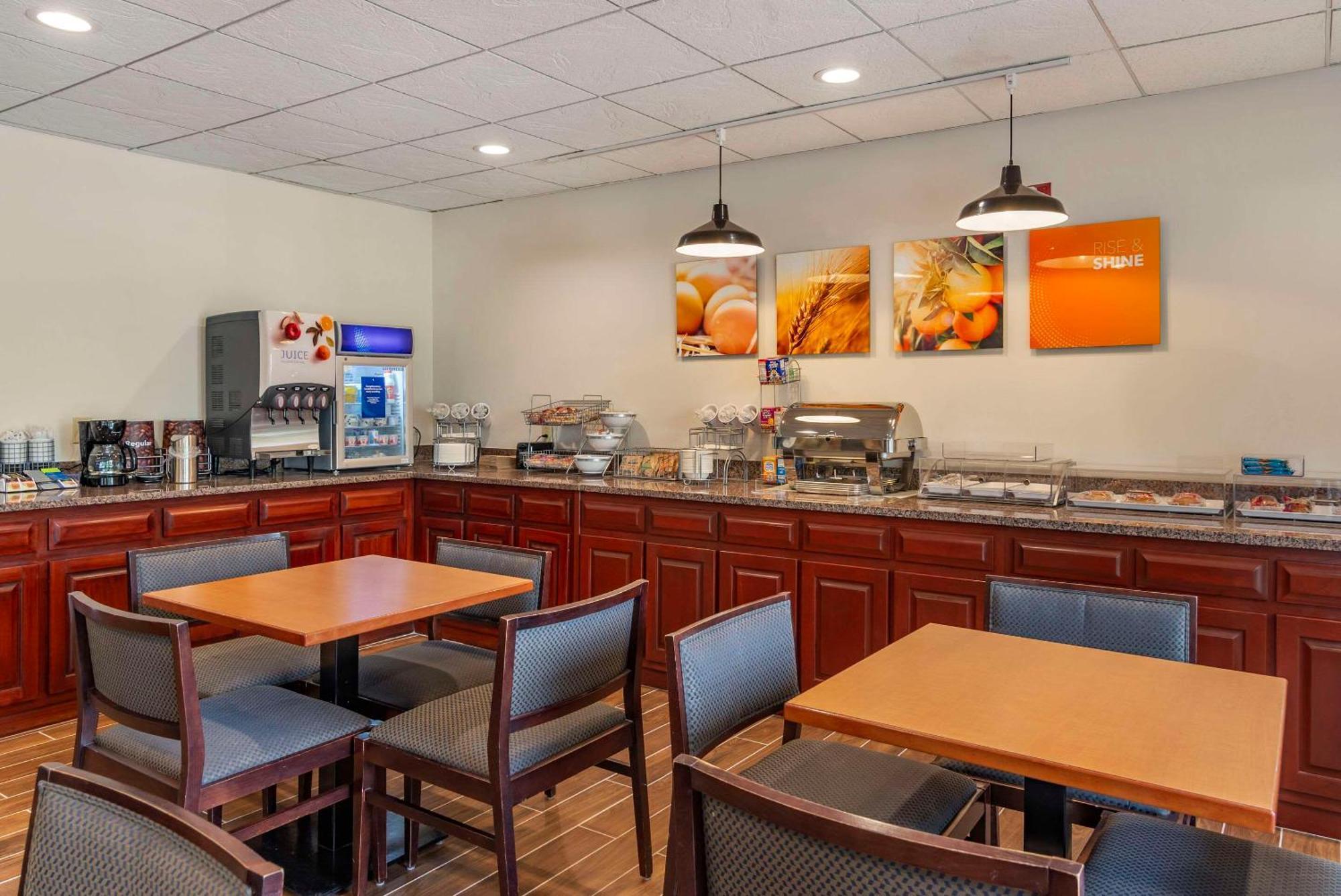 Comfort Inn & Suites Dahlonega University Area Екстер'єр фото