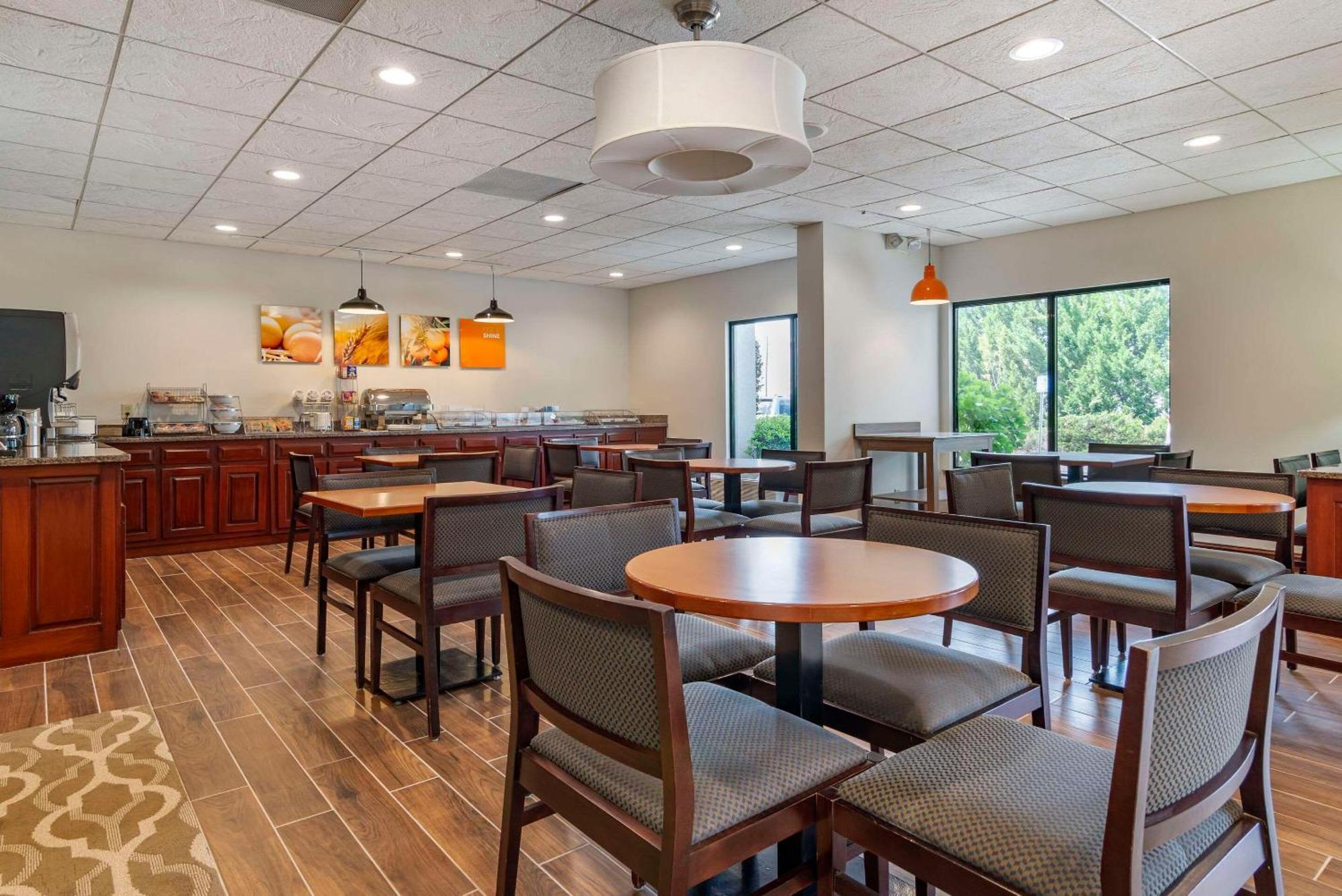 Comfort Inn & Suites Dahlonega University Area Екстер'єр фото