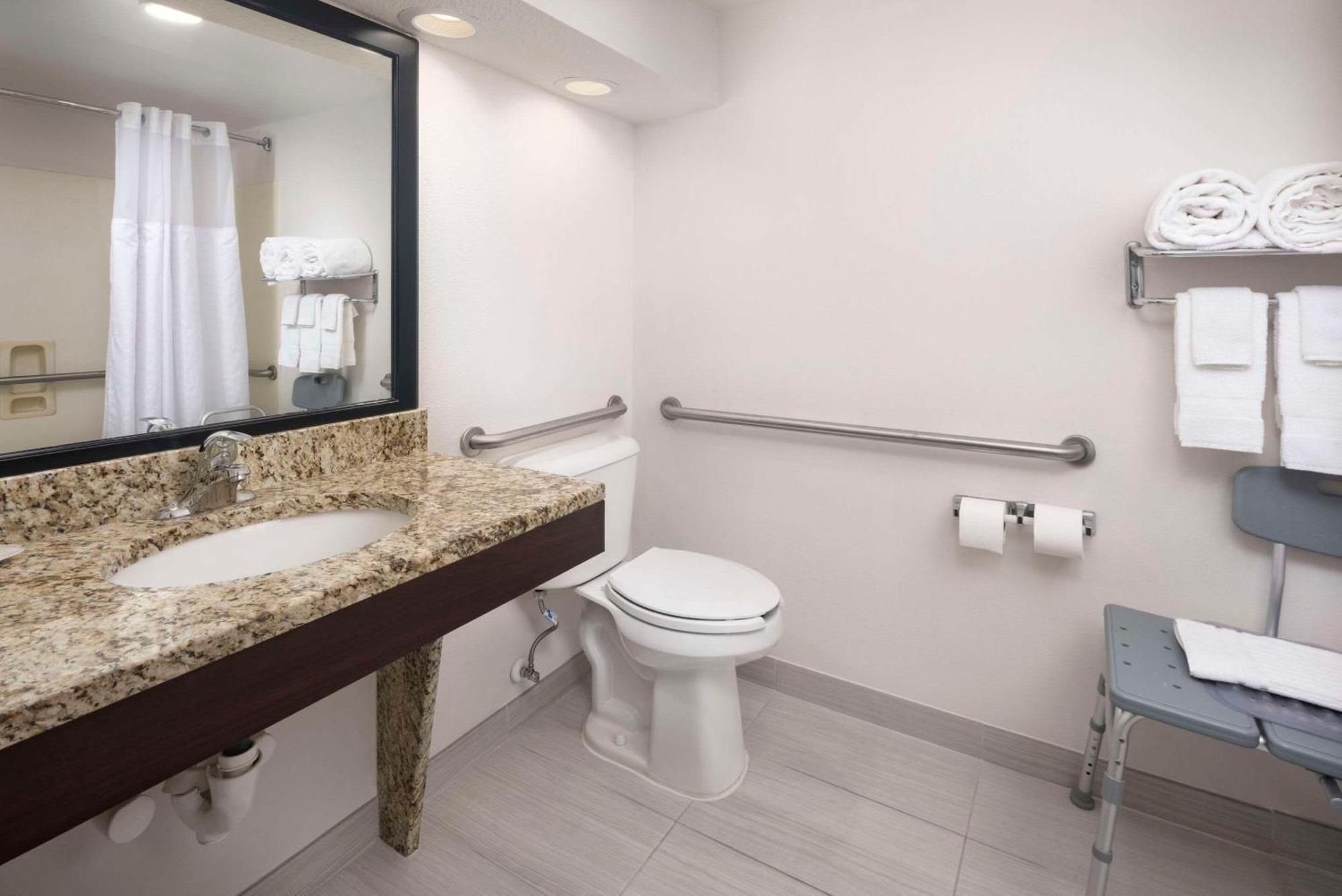 Comfort Inn & Suites Dahlonega University Area Екстер'єр фото