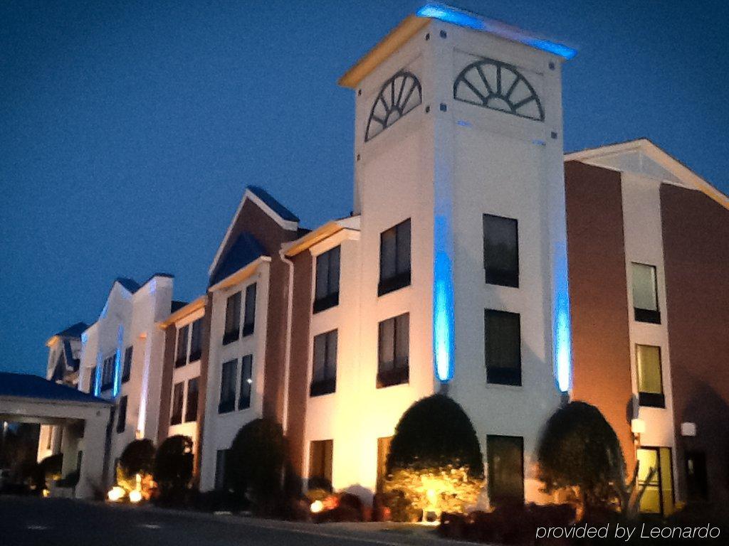 Comfort Inn & Suites Dahlonega University Area Екстер'єр фото